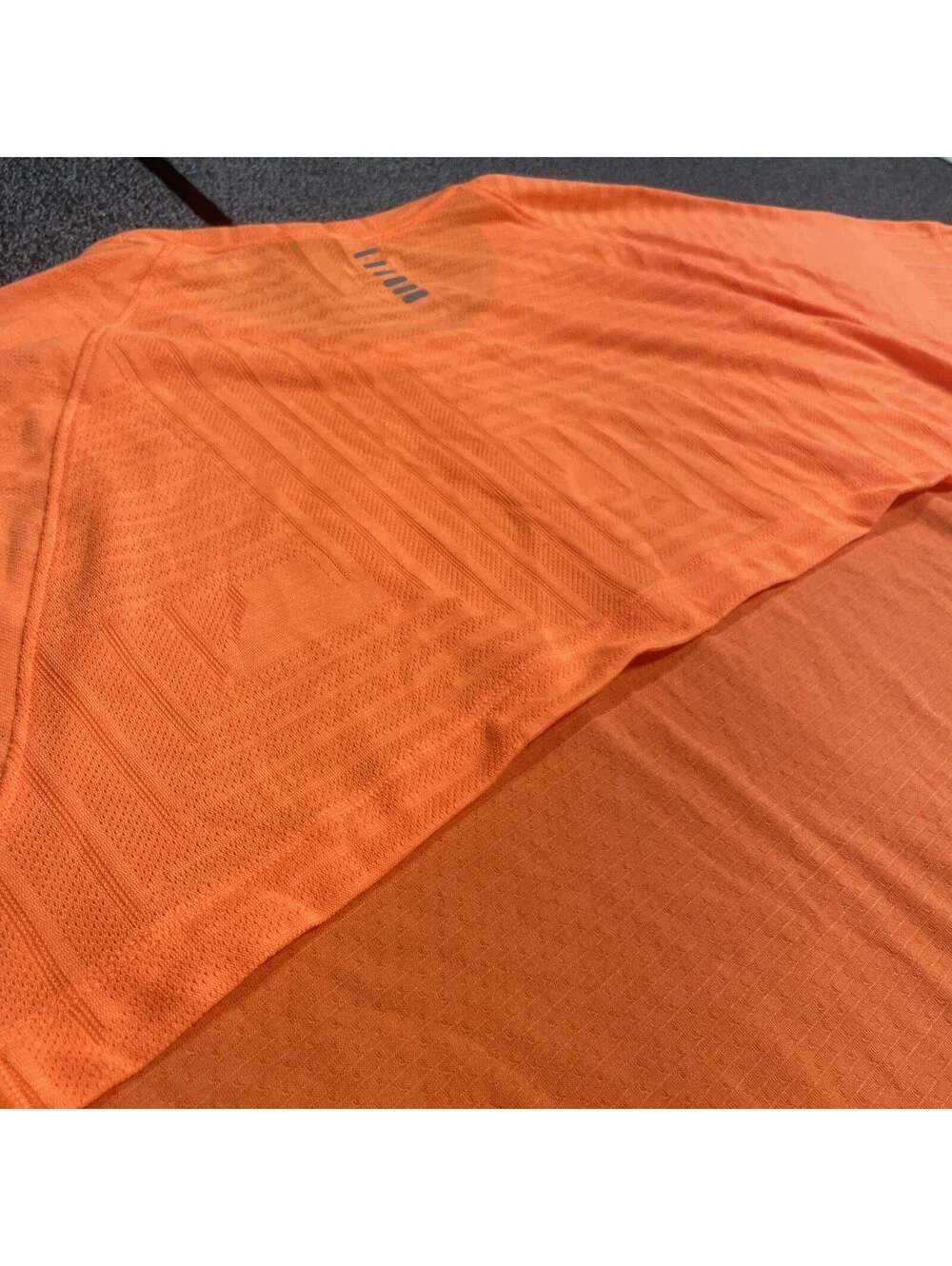 Under Armour Fitted Run Shirt Mens XXL Orange Performance Light Breathable Rare